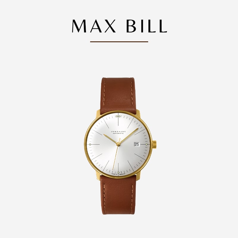 Eine minimalistische Junghans-Armbanduhr mit weißem Zifferblatt, goldenem Gehäuse und braunem Lederarmband steht zentriert vor einem schlichten weißen Hintergrund. Über der Uhr steht der Text „MAX BILL“.
