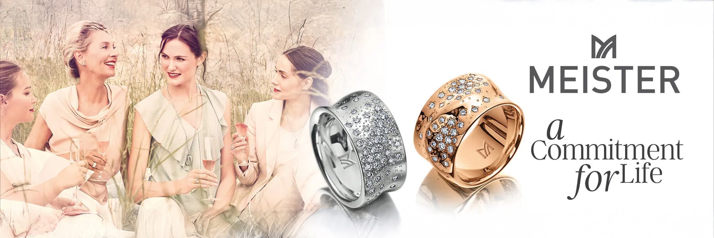 Eine Gruppe von vier elegant gekleideten Frauen genießt ein Picknick im Freien. Rechts ist eine Anzeige für Meister-Ringe zu sehen, darunter ein Silberring mit Diamanten und ein Goldring mit Diamantakzenten, begleitet vom Slogan „Meister: Eine Verpflichtung fürs Leben“.