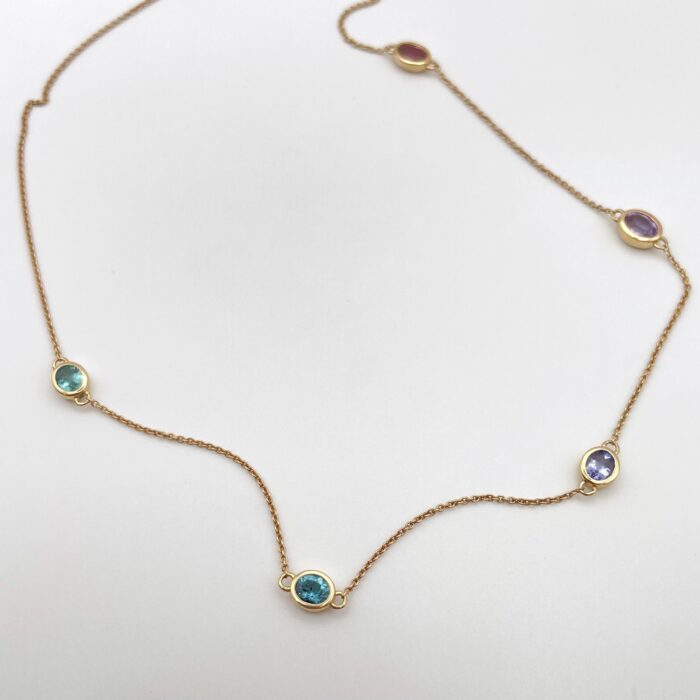 ATELIER WAGNER COLLIER MIT 5 OVALEN BUNTEN STEINEN - H-OVAL-BUNT-R7