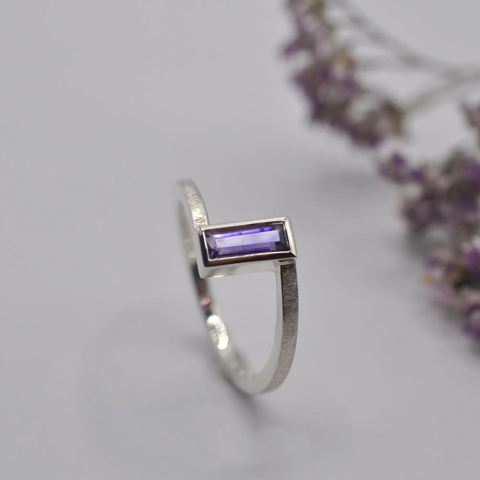 DOPPELLUDWIG RING "VERWINKELT" MIT AMETHYST - DL-R-WINKL-AMETH-AG