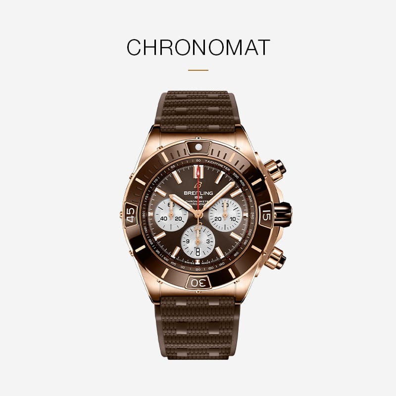 Eine luxuriöse Breitling Chronomat Uhr mit braunem Armband, goldenem Gehäuse, braunem Zifferblatt und drei silbernen Ziffernblättern wird vor einem hellen Hintergrund mit dem eleganten Schriftzug "CHRONOMAT" präsentiert.
