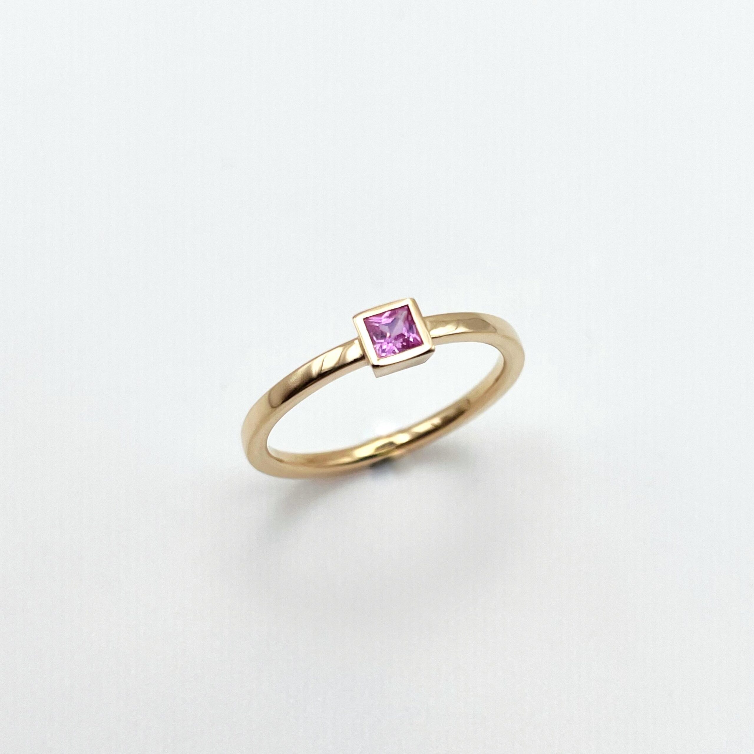 ATELIER WAGNER ROSEGOLDRING MIT PINK SAPHIR - R-SAPH-CARR-54-RS7