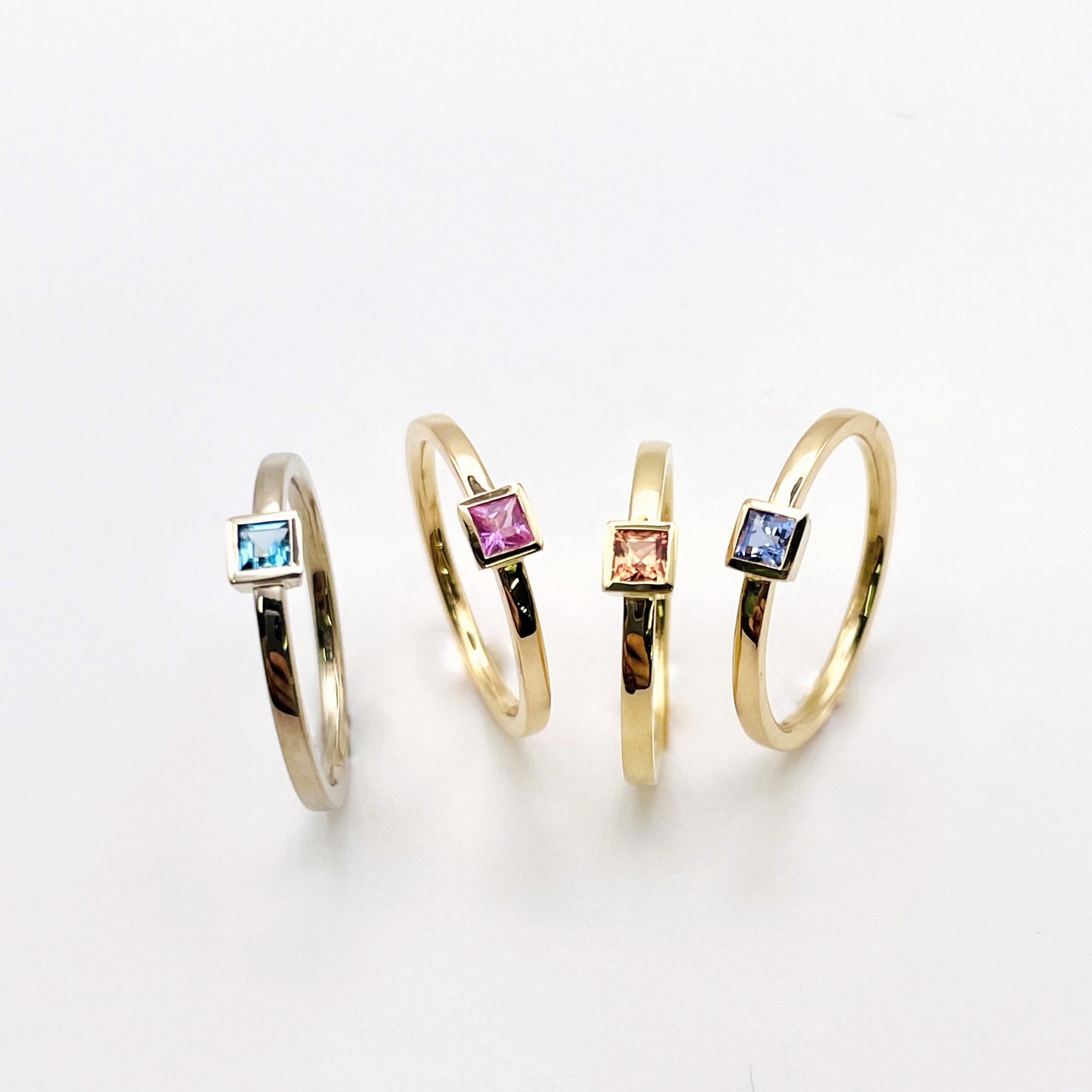 ATELIER WAGNER WEIßGOLDRING MIT TOPAS CARRE - R-TOPAS-CARR3-56-W7