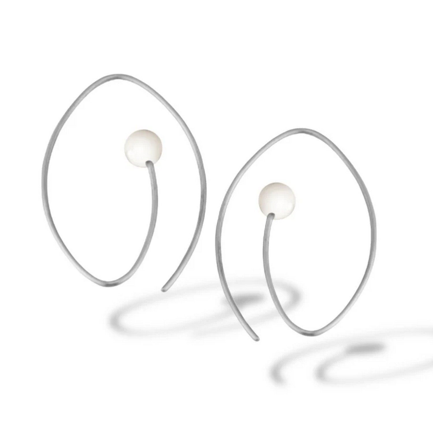 HUMPHREY CHAMÄLEON OHRSCHMUCKBÜGEL AKOJAPERLEN - POH-PW4-PAAR