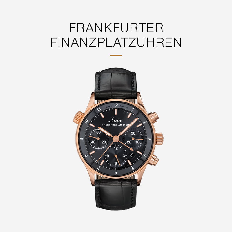 Eine luxuriöse Armbanduhr von Sinn Spezialuhren mit schwarzem Lederband, schwarzem Zifferblatt, Roségoldgehäuse und mehreren Hilfszifferblättern. Text über liest "Frankfurter Finanzplatzuhr.