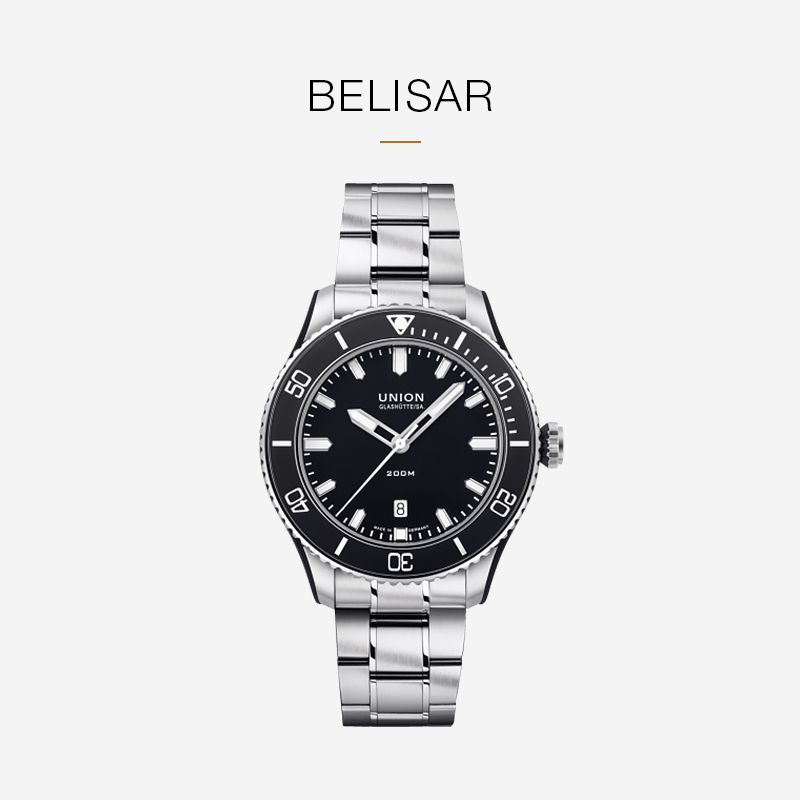 Eine silberne Metallarmbanduhr von Union Glashütte mit schwarzem Zifferblatt, weißen Stundenmarkierungen und einer Datumsanzeige, beschriftet mit "UNION" und "BELISAR", auf einem schlichten weißen Hintergrund.