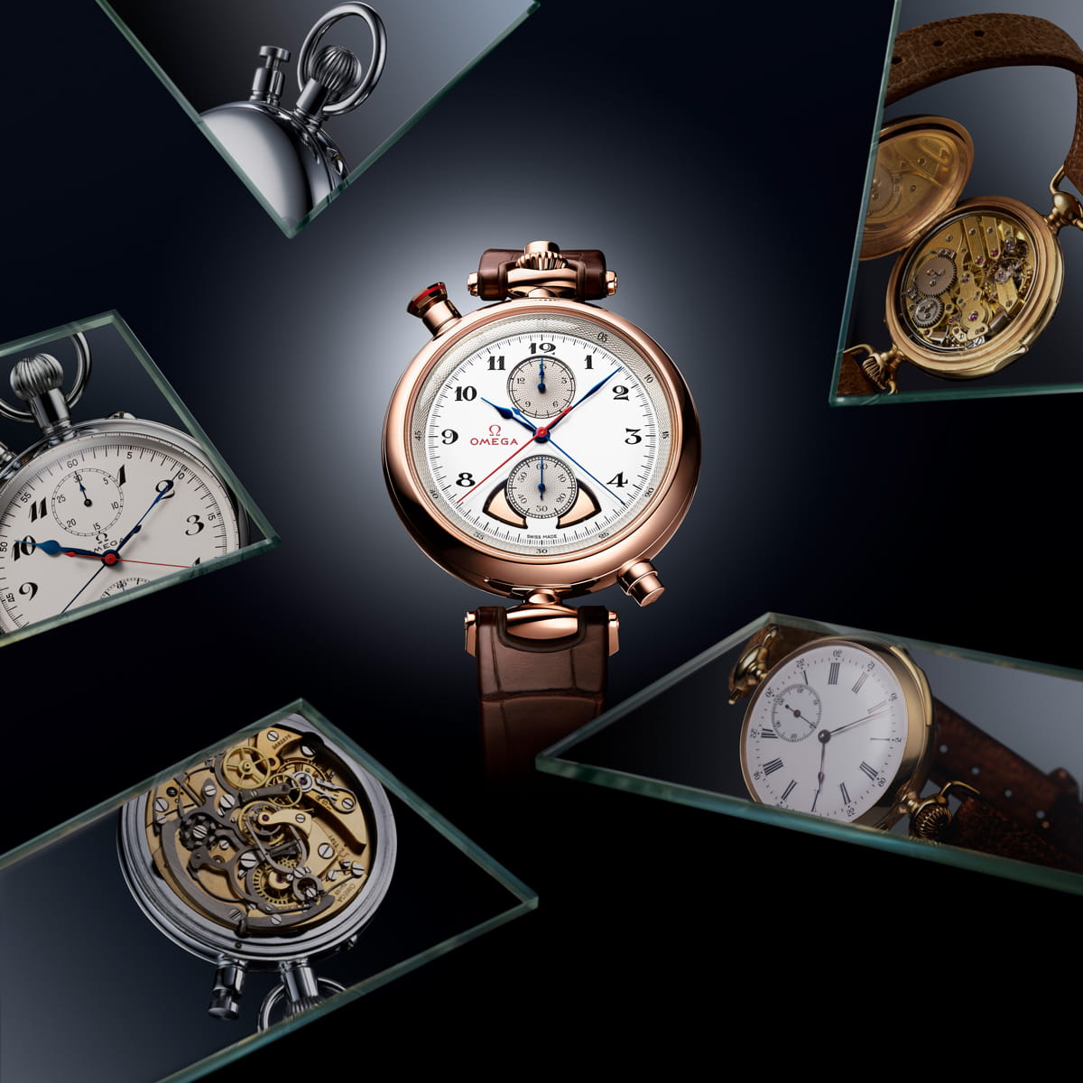 OMEGA © 2026 Eine zentrale OMEGA-Armbanduhr aus Roségold ist von schrägen Spiegeln umgeben, in denen sich verschiedene Taschen- und Armbanduhren im Vintage-Stil spiegeln. Die detaillierten Ziffernblätter und komplizierten mechanischen Uhrwerke sind auf einem dunklen Hintergrund mit Farbverlauf zu sehen.