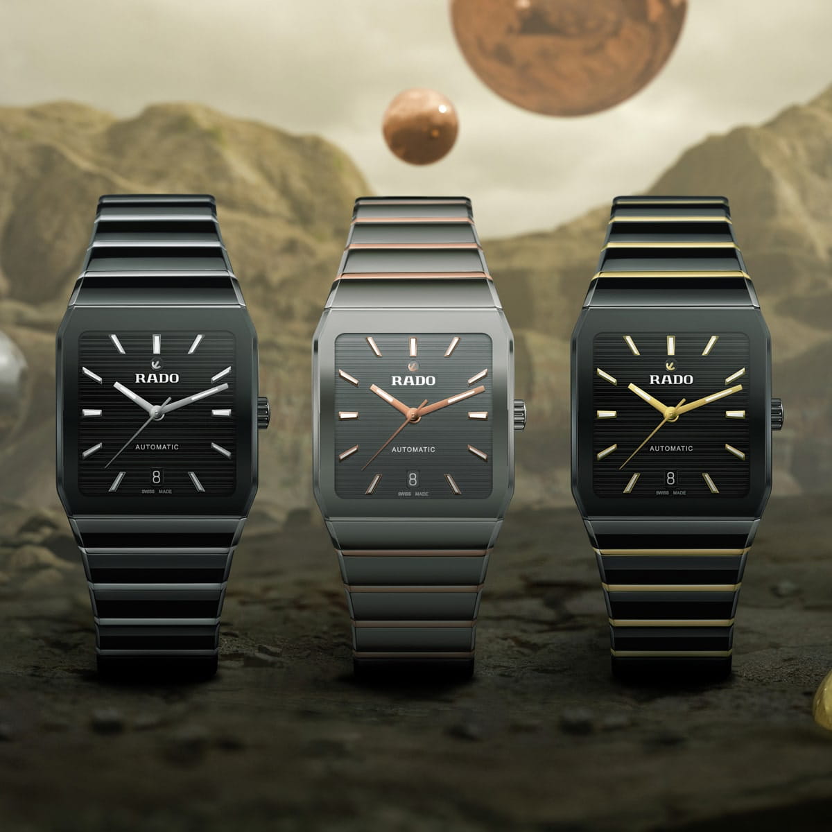 RADO © 2026 Drei elegante Rado Uhren mit rechteckigen Ziffernblättern und horizontalen Metallbändern werden nebeneinander ausgestellt und zeigen die für Rado typische Eleganz vor einem verschwommenen, von der Natur inspirierten Hintergrund mit Felsen und schwebenden Kugeln.