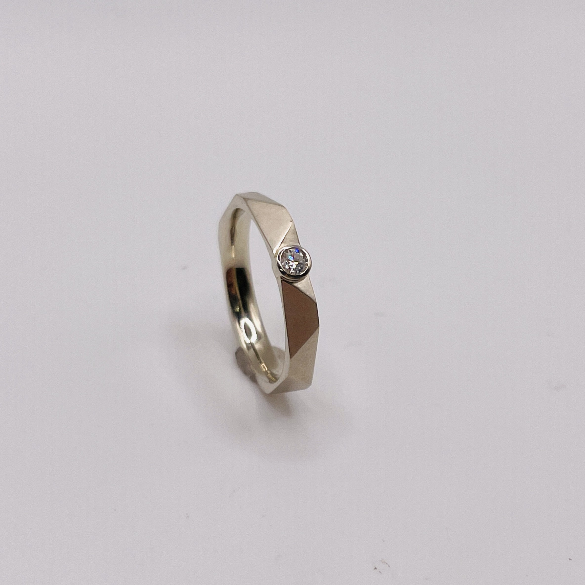 DOPPELLUDWIG RING "VERKANTET" MIT BRILLANT - R26-1403-1